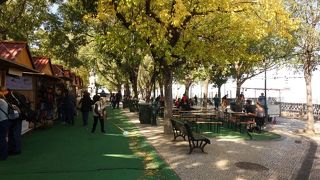 眺めの良い高台の展望台