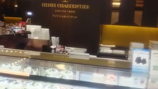 池袋の東武百貨店の中によりスイーツの有名なお店