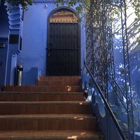 エントランス。もちろん青。