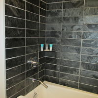 シャンプーとコンディショナーとボディーソープが常備されている