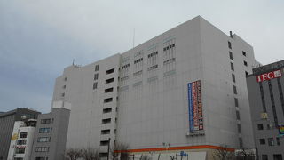 ＪＲ宇都宮駅のすぐ西側にある複合施設