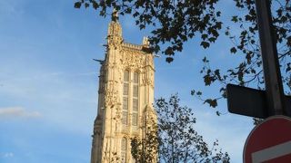 市庁舎の近くです