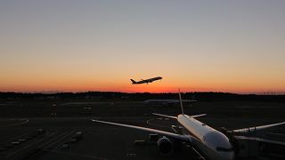 飛行機の離陸シーンを見られるのが楽しい！