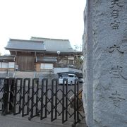 「井の頭恩賜公園」の弁財天のすぐ南側にある天台宗寺院