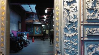 外観の彫刻がよかったです。