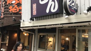 かけうどんは少し出汁汁が濃い