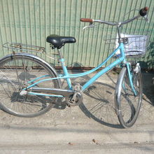 結局、１日、５０バーツの貸自転車を借りました。低速ですが安心