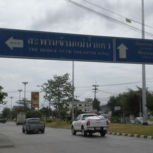 道路は、比較的広いし、レンタカーやモーターバイクでも安心かも