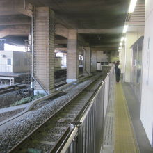 小山駅の両毛線ホームの様子