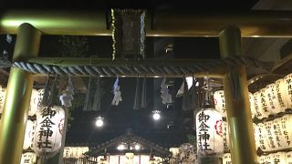 金ピカの鳥居です