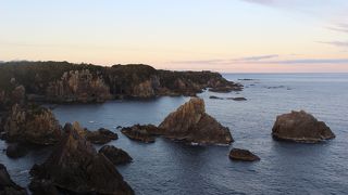 ダイナミックな巨岩奇岩の海岸です