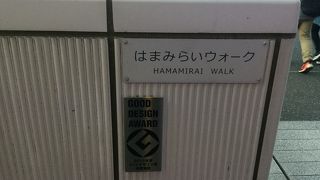 帷子川に架かる歩道橋