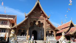 ロイクロ通りの寺院　静かに見学できる