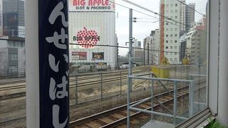 目の前を走り抜ける電車の迫力がすごい