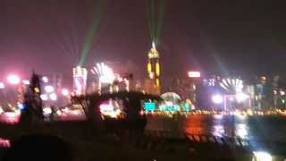 (シンフォニーオブライツ)ライトアップされた船も行き交い、神秘的です