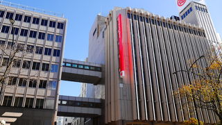 大通り駅に直結しています