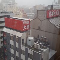 起きたら雪が降っていました。