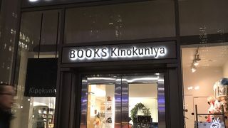 2階は日本の漫画文化の発信場所