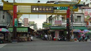 徒歩6分と屏東駅から近い観光夜市です