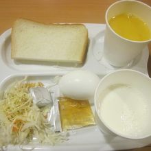 朝食バイキングの様子