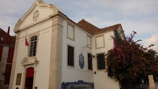 白くて可愛らしい教会