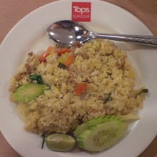 トップスのフードコートのチャーハンです。４５バーツです。