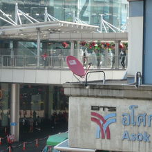 アソーク駅と連接しているターミナル２１です。抜群の立地条件