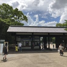 城側から見た東門