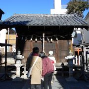 「時の鐘」の奥にある小さな神社