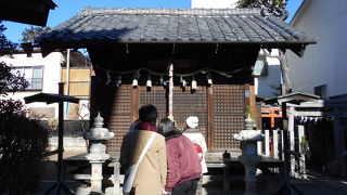 「時の鐘」の奥にある小さな神社