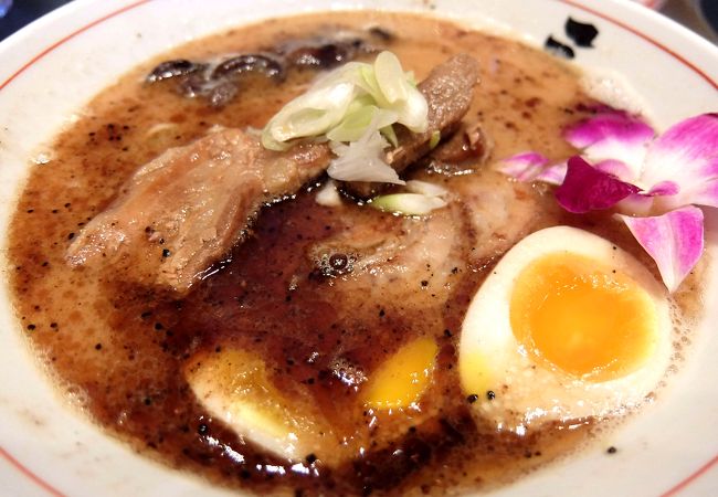 かなりレベルの高い豚骨ラーメン