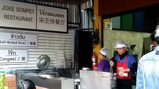 チェンマイではここのジョークが一番美味い