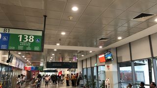 ナイトサファリ行きのバスターミナル、わかりやすくて便利