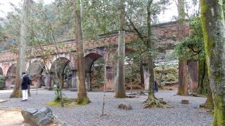 ドラマや映画のロケでもおなじみの水路閣