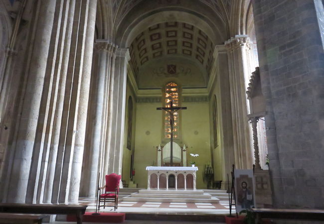 ロマネスク様式の教会・・・