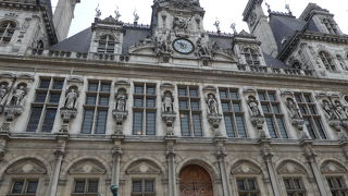 美しく荘厳な建物