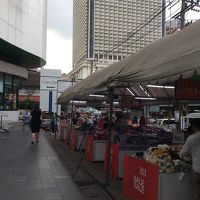 実際はロビンソンの横が入り口