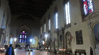 教会内部は広い空間が・・・