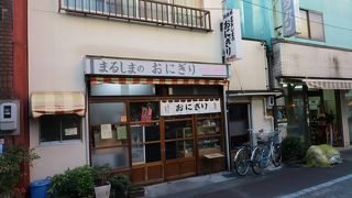 静岡駅近くの昭和な感じの店構えのおにぎり・静岡おでん屋さん