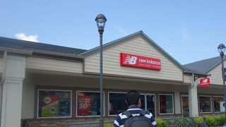 ニューバランス ファクトリーストア (ウッドベリーコモンプレミアムアウトレット店)