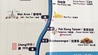 サパーンタクシンの船着き場は客引きに注意、左手の乗り場が公式ボートです