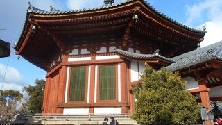 江戸時代の再建ではあるが日本最大の木造八角円堂は迫力十分