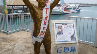 地元のヒーローの象が目立つ場所に・・・