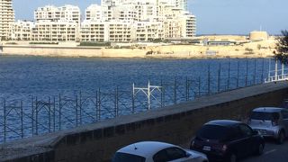 スリーマ側の港です