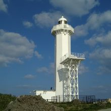 青空に映える平安名崎灯台
