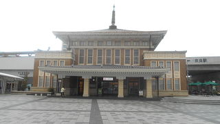 観光案内所にはもったいない建物