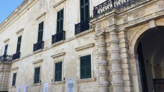 部屋と壁画はたくさんありましたが騎士はいませんでした