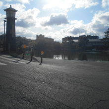 逆光のせいもあるが、風光明媚とは言い難い