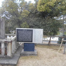 池の周囲は、江戸時代から桜や楓を植えたらしい。