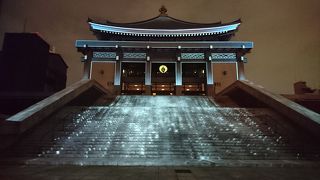 階段を使ったイルミネーションに圧倒されました。